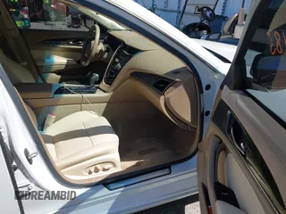 2015 Cadillac CTS Luxury AWD z VIN 1G6AX5SX5F0103725, wystawiony jako IAAI lot #42226485 z przebiegiem 112 437 mil mil oraz . Historia ofert i sprzedaży dostępna na DreamBid. Obrazek 5.