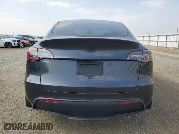 2024 Tesla Model Y z VIN 7SAYGDED4RF126610, wystawiony jako Copart lot #61455825 z przebiegiem 19 049 mil mil oraz Czysty tytuł • Clean title. Historia ofert i sprzedaży dostępna na DreamBid. Obrazek 6.
