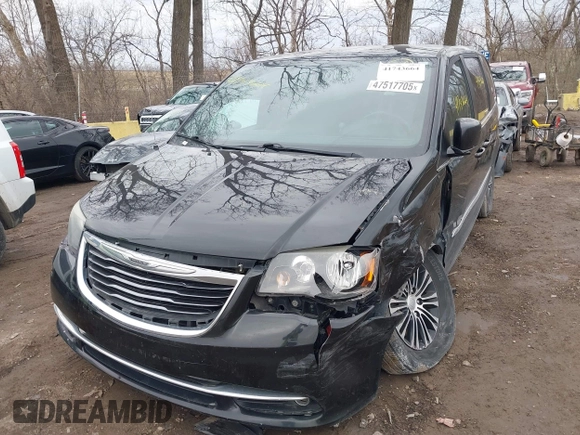 2014 Chrysler Town & Country S with VIN 2C4RC1HG2ER132454, listed as a IAAI auction lot 41743664 with 142,339 mi miles. Bid and sale history available at carsss.com. Image 17.