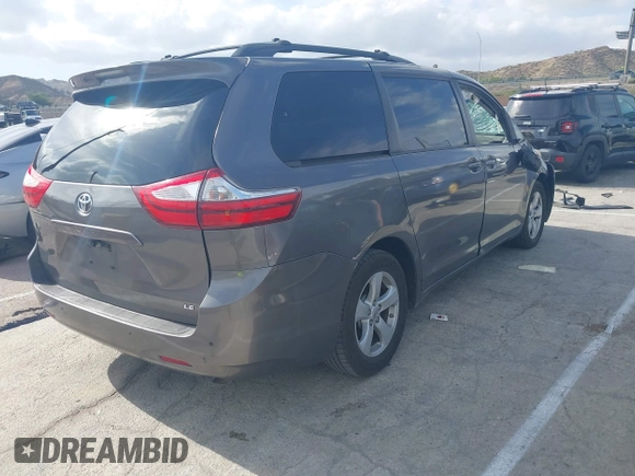 2017 Toyota Sienna LE Auto Access Seat z VIN 5TDKZ3DC5HS799948, wystawiony jako IAAI lot #42241926 z przebiegiem 138 703 mil mil oraz . Historia ofert i sprzedaży dostępna na DreamBid. Obrazek 4.