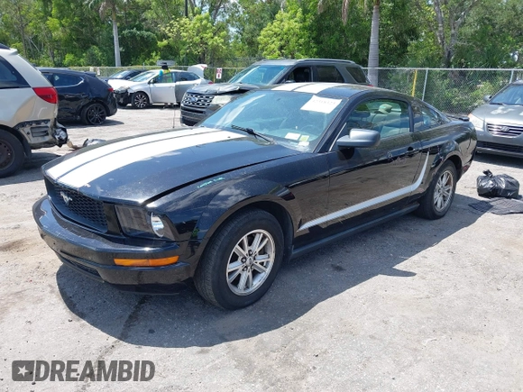 2007 Ford Mustang Deluxe z VIN 1ZVFT80N675242314, wystawiony jako IAAI lot #42318323 z przebiegiem 171 017 mil mil oraz . Historia ofert i sprzedaży dostępna na DreamBid. Obrazek 2.