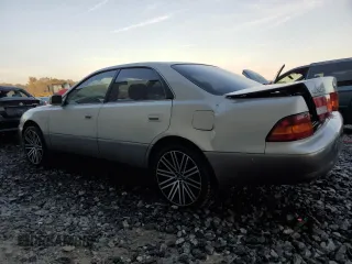 1998 Lexus ES 300 Luxury Sport Sdn with VIN JT8BF28G8W5021578, listed as a Copart auction lot 80336154 with 226,361 mi miles and Salvage Title. Bid and sale history available at carsss.com. Image 2.