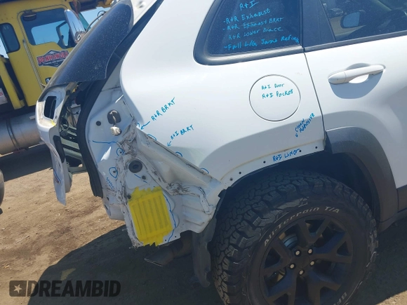 2014 Jeep Cherokee Trailhawk with VIN 1C4PJMBSXEW236807, listed as a IAAI auction lot 42660980 with 157,225 mi miles and . Bid and sale history available at DreamBid. Image 20.