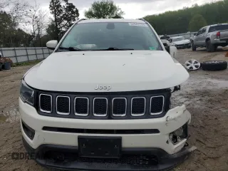 2020 Jeep Compass Latitude with VIN 3C4NJDBB8LT197354, listed as a Copart auction lot 52043745 with 82,189 mi miles and Salvage Title. Bid and sale history available at DreamBid. Image 5.