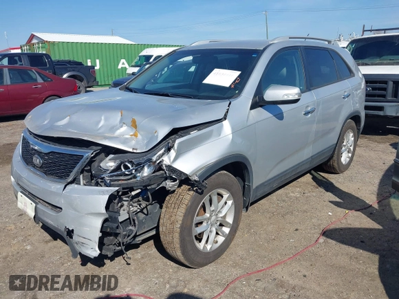 2014 Kia Sorento LX z VIN 5XYKT3A69EG437937, wystawiony jako IAAI lot #41834416 z przebiegiem 208 671 mil mil oraz . Historia ofert i sprzedaży dostępna na DreamBid. Obrazek 18.
