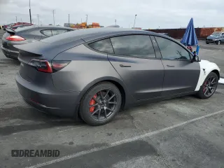 2021 Tesla Model 3 Long Range z VIN 5YJ3E1EB3MF003786, wystawiony jako Copart lot #55252355 z przebiegiem 32 443 mil mil oraz Szkoda całkowita • Salvage title. Historia ofert i sprzedaży dostępna na DreamBid. Obrazek 3.