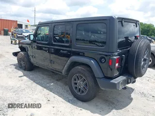 2024 Jeep Wrangler Sport S z VIN 1C4PJXDN6RW123452, wystawiony jako IAAI lot #42382840 z przebiegiem 17 234 mil mil oraz . Historia ofert i sprzedaży dostępna na DreamBid. Obrazek 3.