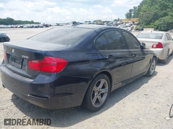 2015 BMW 3 Series 328i xDrive с VIN WBA3B5C54FF961859, выставлен на аукционе IAAI как лот 42647467 с пробегом Не указан миль и . История ставок и продаж доступна на DreamBid. Изображение 4.
