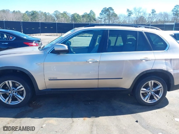 2013 BMW X5 xDrive35i with VIN 5UXZV4C58DL993791, listed as a IAAI auction lot 41631320 with 173,266 mi miles. Bid and sale history available at carsss.com. Image 14.