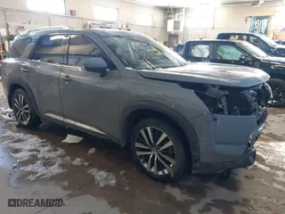 2022 Nissan Pathfinder Platinum with VIN 5N1DR3DK9NC267028, listed as a IAAI auction lot 41575907 with 47,477 mi miles. Bid and sale history available at carsss.com. Image 1.