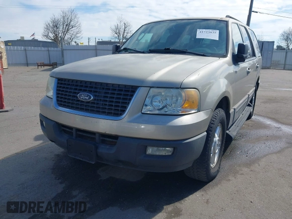 2005 Ford Expedition Special Service with VIN 1FMPU15595LA67565, listed as a IAAI auction lot 41723035 with 106,512 mi miles. Bid and sale history available at carsss.com. Image 2.