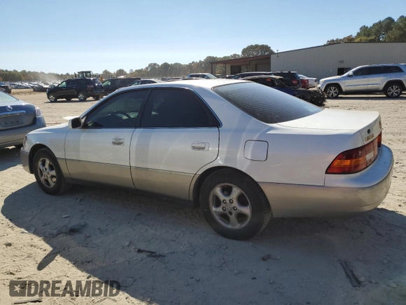 1998 Lexus ES 300 Luxury Sport Sdn with VIN JT8BF28G2W0108194, listed as a Copart auction lot 76390234 with 201,637 mi miles and Salvage Title. Bid and sale history available at carsss.com. Image 2.