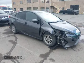 2017 Toyota Prius Plus z VIN JTDKARFP8H3002569, wystawiony jako IAAI lot #41808230 z przebiegiem 89 099 mil mil oraz . Historia ofert i sprzedaży dostępna na DreamBid. Obrazek 1.