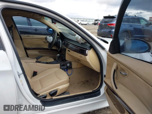 2006 BMW 3 Series 325i with VIN WBAVB13546PT21727, listed as a IAAI auction lot 41723568 with 156,438 mi miles. Bid and sale history available at carsss.com. Image 5.