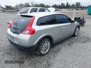 2008 Volvo C30 Version 1.0 z VIN YV1MK672682080579, wystawiony jako IAAI lot #42269498 z przebiegiem 217 040 mil mil oraz . Historia ofert i sprzedaży dostępna na DreamBid. Obrazek 4.