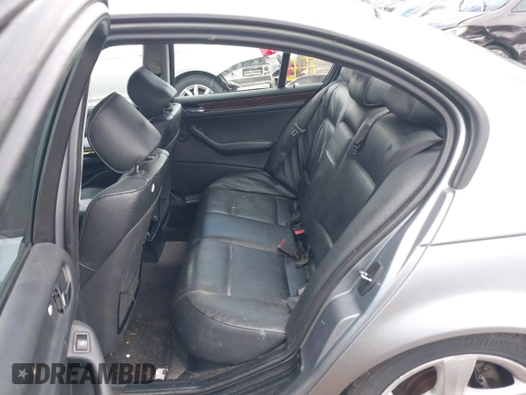 2005 BMW 3 Series 325i with VIN WBAET37485NJ91293, listed as a IAAI auction lot 41714734 with 170,996 mi miles. Bid and sale history available at carsss.com. Image 8.