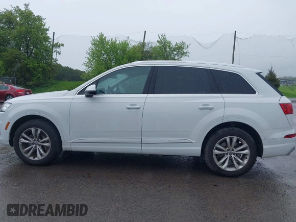 2017 Audi Q7 Premium Plus with VIN WA1LAAF78HD033170, listed as a IAAI auction lot 42212382 with 101,904 mi miles. Bid and sale history available at carsss.com. Image 14.