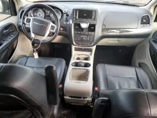 2015 Chrysler Town & Country Touring-L with VIN 2C4RC1CG1FR677280, listed as a Copart auction lot 44244245 with 95,529 mi miles and Salvage Title. Bid and sale history available at carsss.com. Image 8.