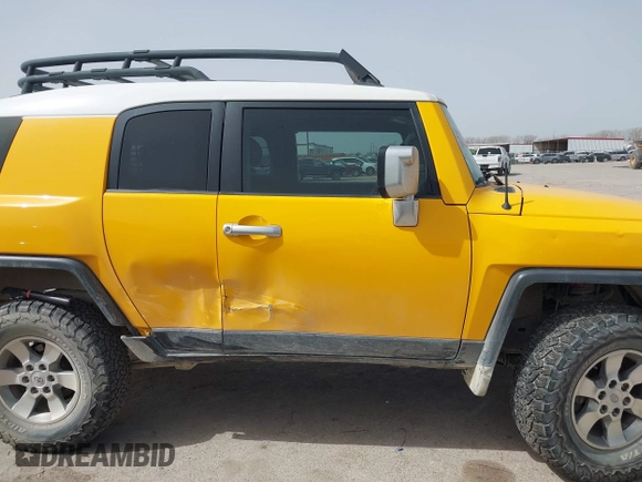2007 Toyota FJ Cruiser with VIN JTEBU11F670079735, listed as a IAAI auction lot 41722033 with 171,088 mi miles. Bid and sale history available at carsss.com. Image 13.