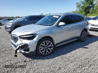 2021 BMW X1 sDrive28i z VIN WBXJG7C06M5U15436, wystawiony jako Copart lot #52382635 z przebiegiem 57 917 mil mil oraz Szkody całkowita. Historia ofert i sprzedaży dostępna na DreamBid. Obrazek 1.