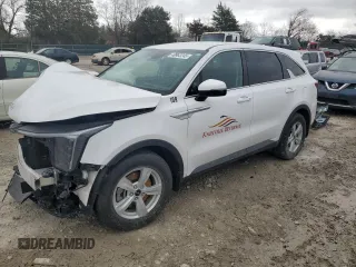 2024 Kia Sorento LX z VIN 5XYRG4JC4RG263330, wystawiony jako Copart lot #49963245 z przebiegiem 23 094 mil mil oraz Szkoda całkowita • Salvage title. Historia ofert i sprzedaży dostępna na DreamBid. Obrazek 1.