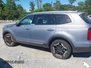 2025 Kia Telluride S with VIN 5XYP64GC6SG622930, listed as a IAAI auction lot 42643647 with 11,056 mi miles and . Bid and sale history available at DreamBid. Image 13.