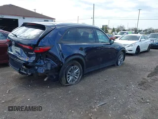 2024 Mazda CX-90 Preferred z VIN JM3KKBHA5R1158229, wystawiony jako IAAI lot #42008464 z przebiegiem 20 817 mil mil oraz . Historia ofert i sprzedaży dostępna na DreamBid. Obrazek 4.