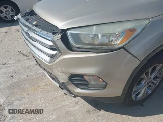 2017 Ford Escape SE z VIN 1FMCU0GD8HUC60074, wystawiony jako IAAI lot #41918443 z przebiegiem 85 787 mil mil oraz . Historia ofert i sprzedaży dostępna na DreamBid. Obrazek 20.