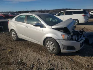 2015 Chevrolet Sonic LS z VIN 1G1JA5SH9F4117264, wystawiony jako Copart lot #42215585 z przebiegiem 55 869 mil mil oraz Szkoda całkowita • Salvage title. Historia ofert i sprzedaży dostępna na DreamBid. Obrazek 4.