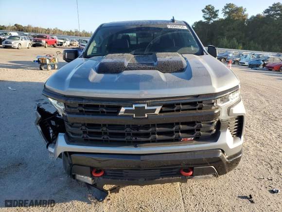 2024 Chevrolet Silverado 1500 LT Trail Boss with VIN 3GCUDFELXRG257798, listed as a Copart auction lot 76945754 with 4,290 mi miles and Salvage Title. Bid and sale history available at carsss.com. Image 5.