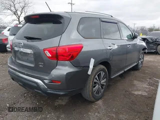 2018 Nissan Pathfinder S z VIN 5N1DR2MM3JC661596, wystawiony jako IAAI lot #41829093 z przebiegiem 115 446 mil mil oraz . Historia ofert i sprzedaży dostępna na DreamBid. Obrazek 4.