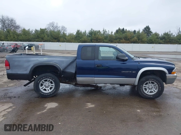 2001 Dodge Dakota Sport with VIN 1B7GG22N81S220121, listed as a IAAI auction lot 41907923 with Not Provided miles and . Bid and sale history available at carsss.com. Image 13.