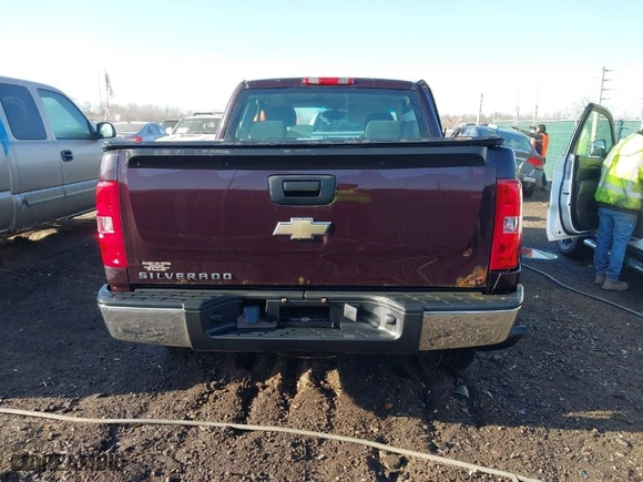 2008 Chevrolet Silverado 1500 Work Truck with VIN 1GCEC19X28Z217379, listed as a IAAI auction lot 41752690 with 325,103 mi miles. Bid and sale history available at carsss.com. Image 16.