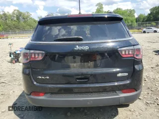 2017 Jeep Compass Latitude z VIN 3C4NJDBBXHT692369, wystawiony jako Copart lot #56152005 z przebiegiem 72 578 mil mil oraz Szkoda całkowita • Salvage title. Historia ofert i sprzedaży dostępna na DreamBid. Obrazek 6.
