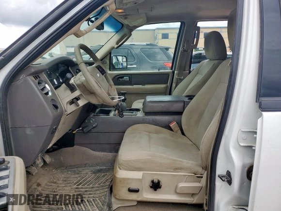 2013 Ford Expedition XLT z VIN 1FMJU1J51DEF09236, wystawiony jako Copart lot #57498685 z przebiegiem 266 883 mil mil oraz Szkoda całkowita • Salvage title. Historia ofert i sprzedaży dostępna na DreamBid. Obrazek 7.