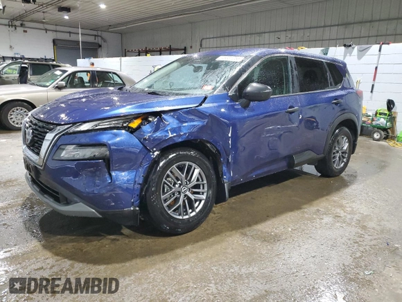 2022 Nissan Rogue S z VIN 5N1BT3AB4NC685705, wystawiony jako Copart lot #46331255 z przebiegiem 48 455 mil mil oraz Szkoda całkowita • Salvage title. Historia ofert i sprzedaży dostępna na DreamBid. Obrazek 1.