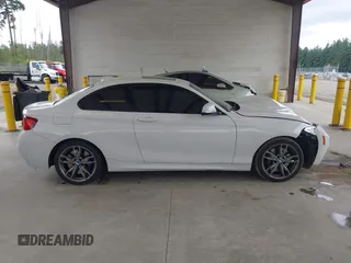 2016 BMW 2 Series M235i z VIN WBA1J7C52GV360561, wystawiony jako IAAI lot #42429129 z przebiegiem 90 218 mil mil oraz . Historia ofert i sprzedaży dostępna na DreamBid. Obrazek 13.
