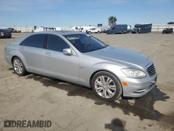 2010 Mercedes-Benz S 400 with VIN WDDNG9FBXAA318000, listed as a Copart auction lot 50596055 with 81,826 mi miles and Clean Title. Bid and sale history available at DreamBid. Image 4.