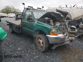 2001 Ford F-450 XL with VIN 1FDXF46F61EA15215, listed as a Copart auction lot 72968344 with 399,028 mi miles and Salvage Title. Bid and sale history available at carsss.com. Image 4.