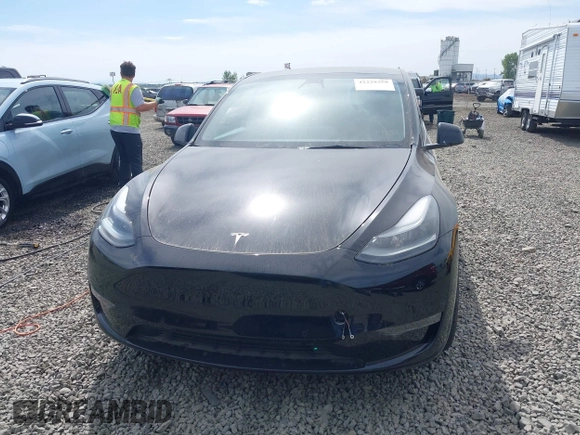 2022 Tesla Model Y Performance z VIN 7SAYGDEF5NF546680, wystawiony jako IAAI lot #42229359 z przebiegiem 55 597 mil mil oraz . Historia ofert i sprzedaży dostępna na DreamBid. Obrazek 12.