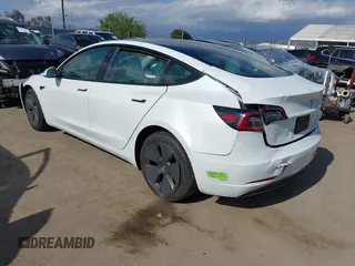 2023 Tesla Model 3 z VIN 5YJ3E1EA2PF465882, wystawiony jako IAAI lot #42257900 z przebiegiem 39 572 mil mil oraz . Historia ofert i sprzedaży dostępna na DreamBid. Obrazek 3.