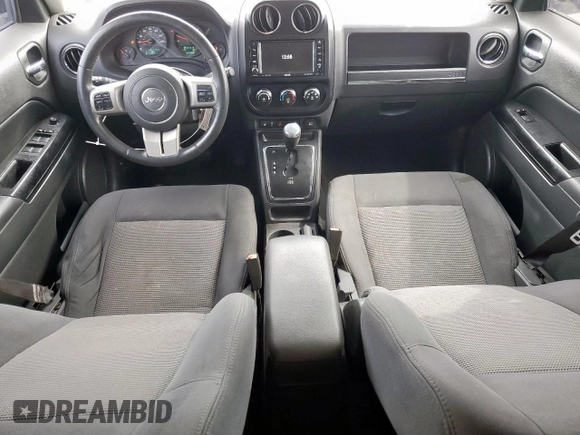 2011 Jeep Patriot Latitude z VIN 1J4NF1GB5BD101025, wystawiony jako Copart lot #57165965 z przebiegiem 100 980 mil mil oraz Czysty tytuł • Clean title. Historia ofert i sprzedaży dostępna na DreamBid. Obrazek 8.