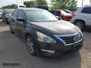 2013 Nissan Altima 2.5 SV with VIN 1N4AL3APXDN489580, listed as a IAAI auction lot 41858841 with 185,950 mi miles. Bid and sale history available at carsss.com. Image 1.