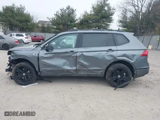 2019 Volkswagen Tiguan SE with VIN 3VV2B7AX0KM186146, listed as a IAAI auction lot 41785580 with 70,950 mi miles. Bid and sale history available at carsss.com. Image 14.