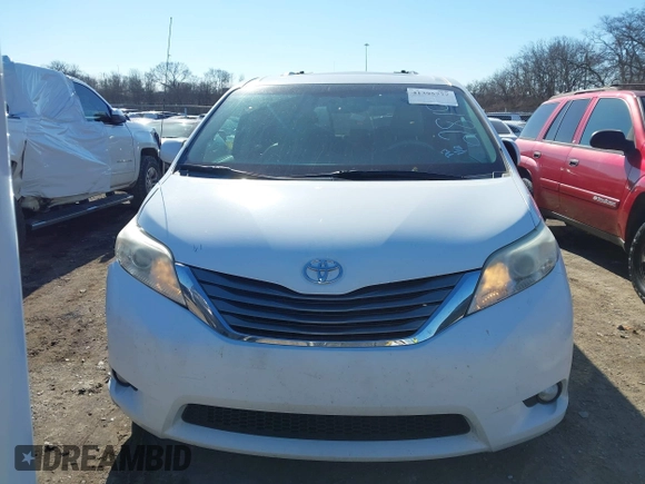 2013 Toyota Sienna XLE AAS z VIN 5TDYK3DC6DS372819, wystawiony jako IAAI lot #41395777 z przebiegiem 181 526 mil mil oraz . Historia ofert i sprzedaży dostępna na DreamBid. Obrazek 12.