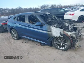 2020 BMW X4 xDrive30i with VIN 5UX2V1C0XLLZ32462, listed as a IAAI auction lot 41622697 with 75,602 mi miles. Bid and sale history available at carsss.com. Image 1.