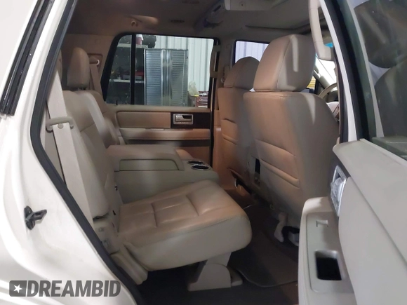 2008 Lincoln Navigator with VIN 5LMFU28528LJ13624, listed as a IAAI auction lot 41359456 with 224,798 mi miles. Bid and sale history available at carsss.com. Image 8.