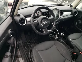 2011 MINI Hardtop z VIN WMWSU3C57BTX97044, wystawiony jako Copart lot #43625955 z przebiegiem 15 401 mil mil oraz Szkody całkowita. Historia ofert i sprzedaży dostępna na DreamBid. Obrazek 8.