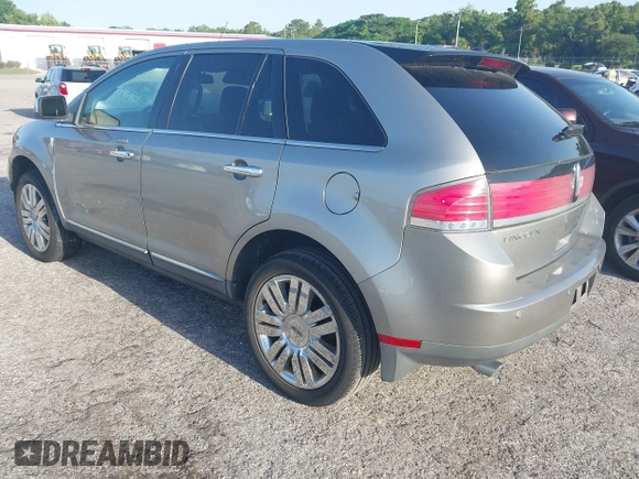 2008 Lincoln MKX z VIN 2LMDU88C28BJ18533, wystawiony jako IAAI lot #42273562 z przebiegiem 154 752 mil mil oraz . Historia ofert i sprzedaży dostępna na DreamBid. Obrazek 3.