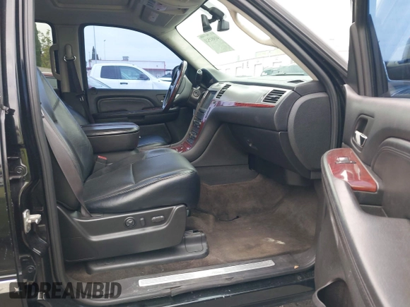 2008 Cadillac Escalade z VIN 1GYFK63848R223426, wystawiony jako IAAI lot #41981521 z przebiegiem 136 773 mil mil oraz . Historia ofert i sprzedaży dostępna na DreamBid. Obrazek 5.